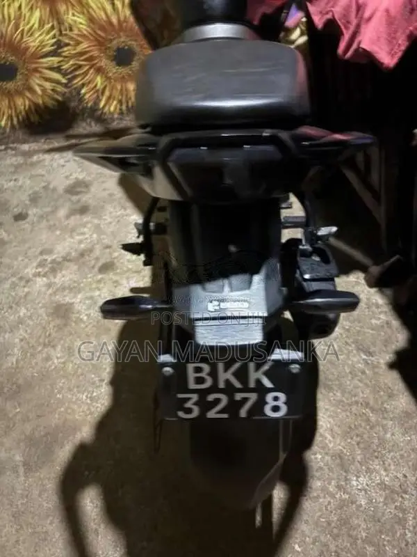 Hero Hunk 2025 Motorbike (Used)