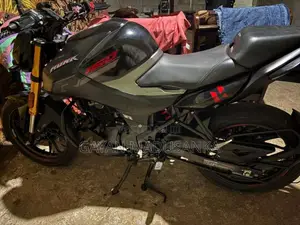 Hero Hunk 2025 Motorbike (Used)