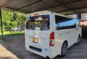 Toyota Kdh Trh 2015 Van (Used)
