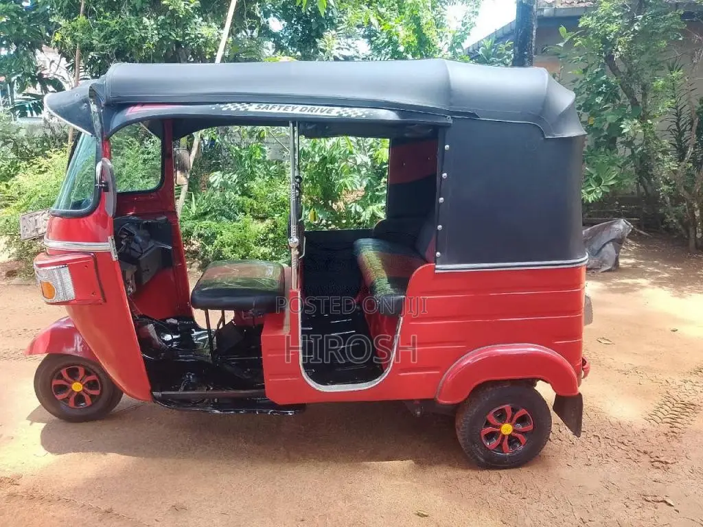 Bajaj 4 Stroke 2013 Three Wheel (Used)