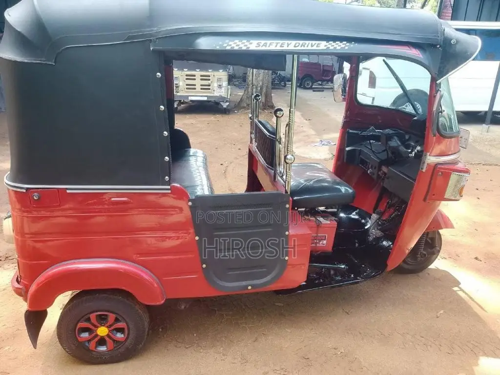 Bajaj 4 Stroke 2013 Three Wheel (Used)