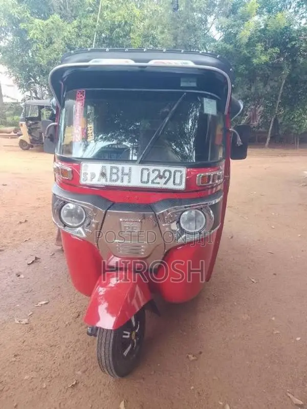 Bajaj 4 Stroke 2016 Three Wheel (Used)