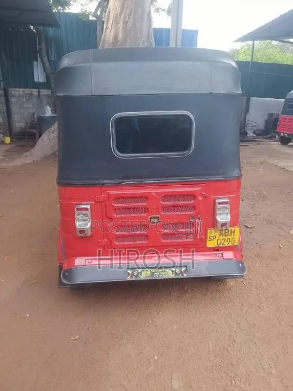 Bajaj 4 Stroke 2016 Three Wheel (Used)