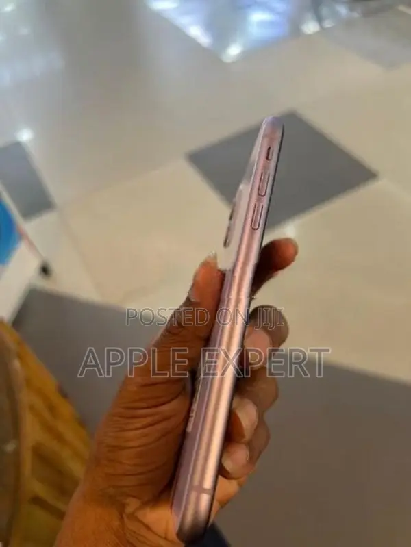 Apple iPhone 11 (Used)