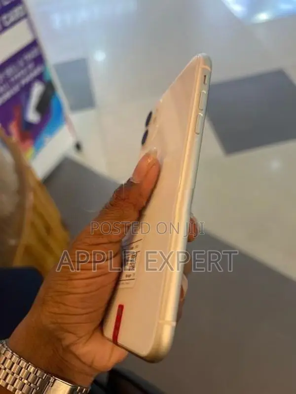 Apple iPhone 11 (Used)