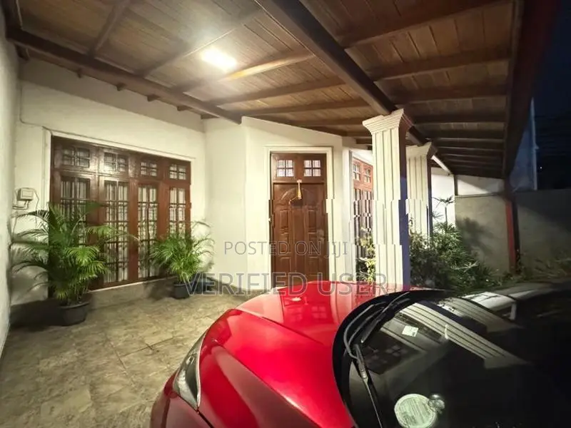 3 Bedroom House for Sale in Kalubowila