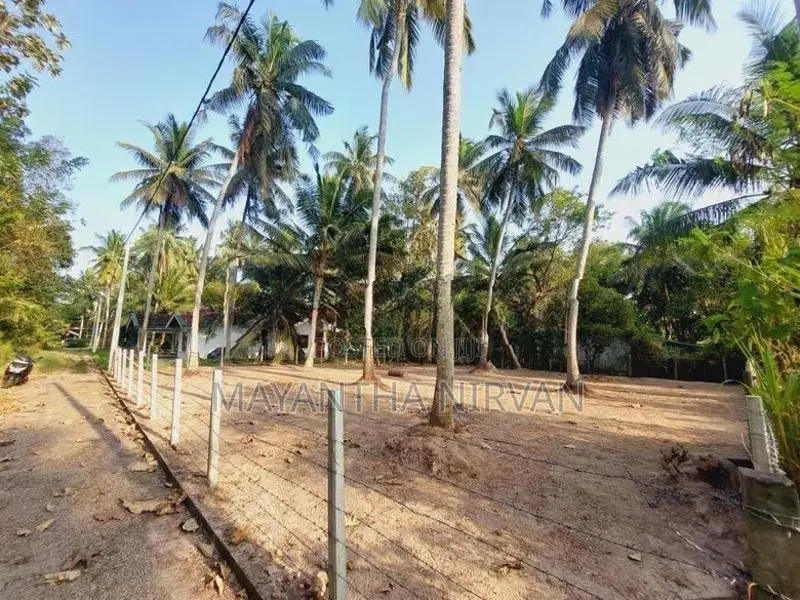 වෙන්නප්පුව , දංකොටුව නගර වලට නුදුරින් පර්චස් 20 ක මෙම ඉඩම විකිනීමට ඇත.