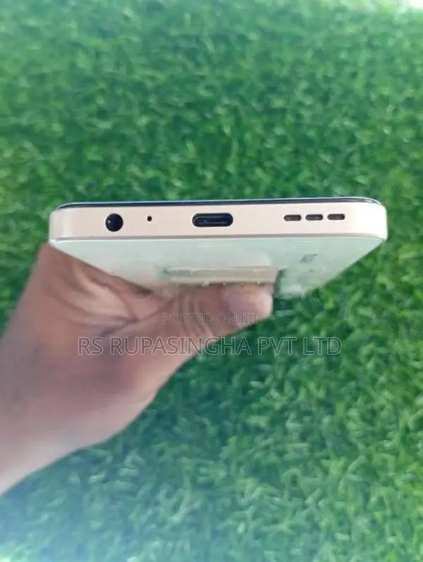 ZTE Nubia V60 256GB (Used)