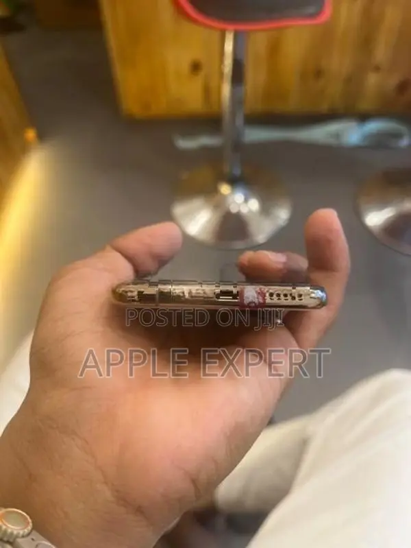 Apple iPhone XS (Used)