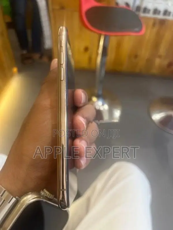 Apple iPhone XS (Used)