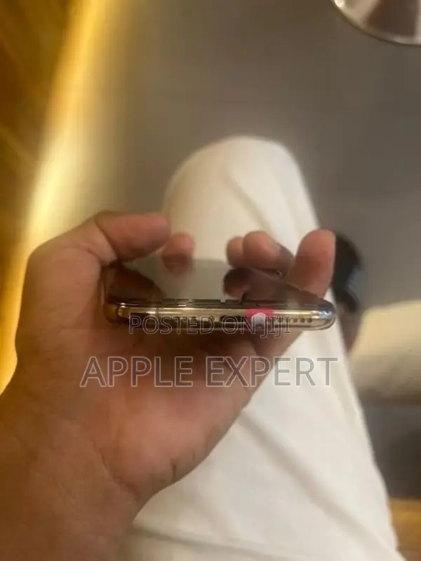Apple iPhone XS (Used)