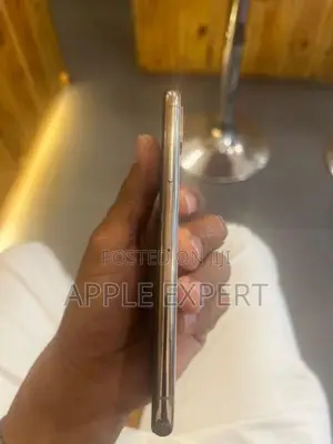 Apple iPhone XS (Used)