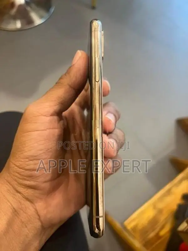 Apple iPhone XS (Used)