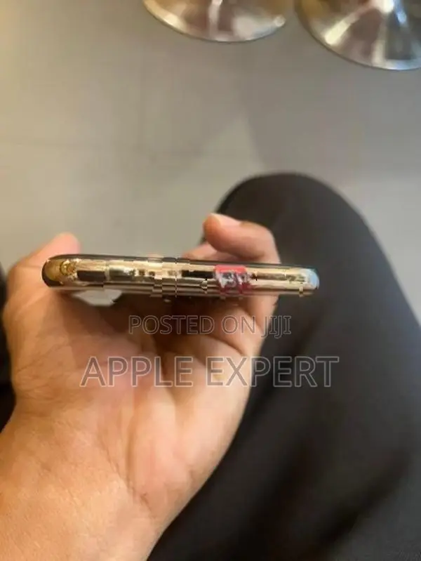 Apple iPhone XS (Used)