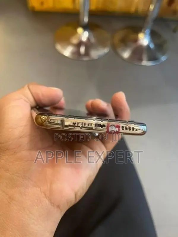 Apple iPhone XS (Used)