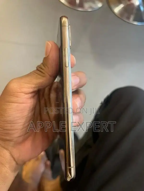Apple iPhone XS (Used)