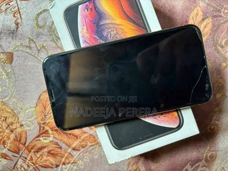 Apple iPhone XS (Used)
