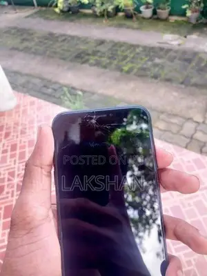 Apple iPhone XR (Used)
