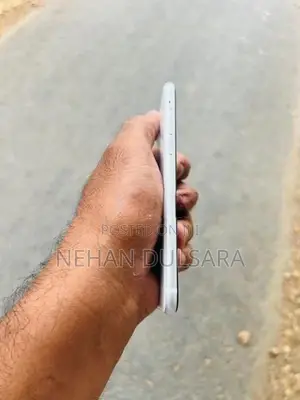 Apple iPhone SE 2 .. (Used)