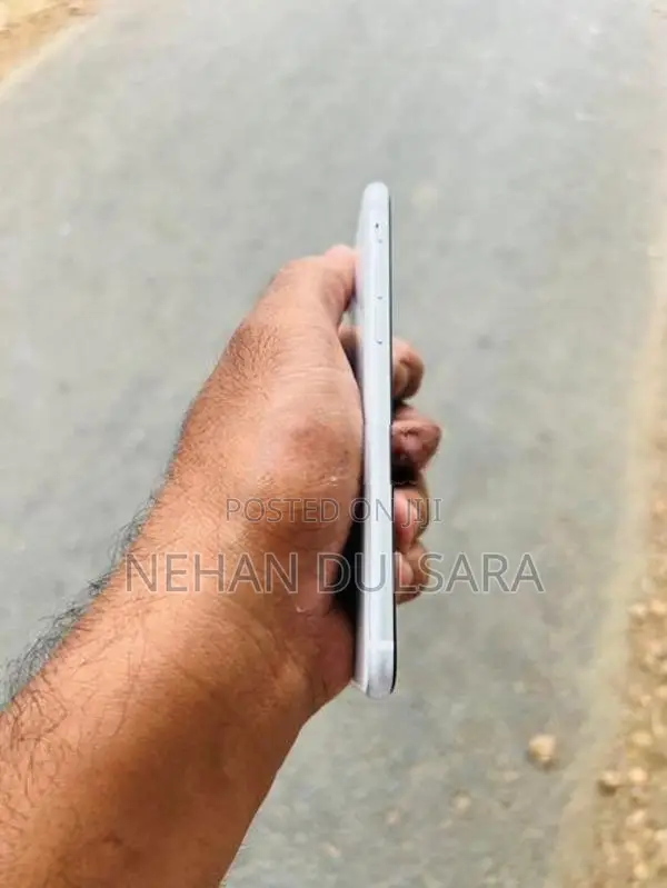 Apple iPhone SE 2 .. (Used)