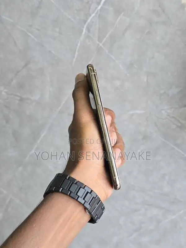 Apple iPhone XS (Used)