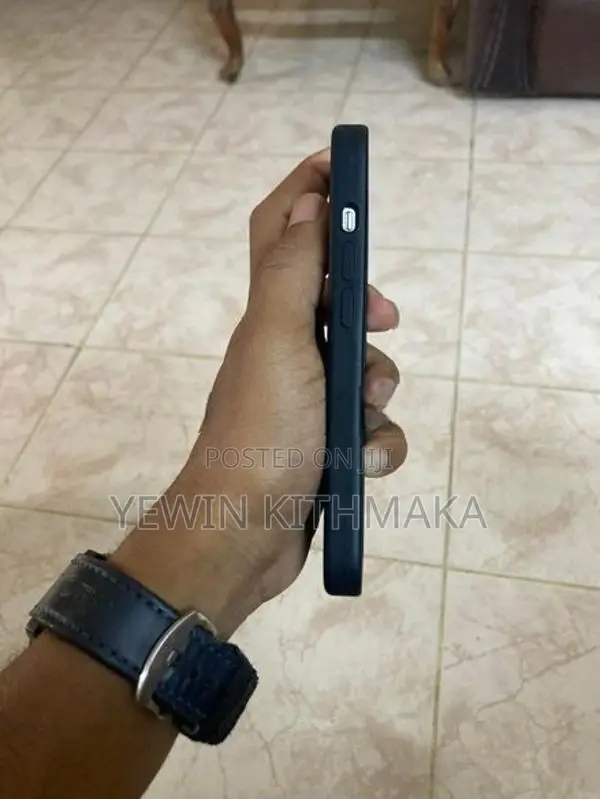 Apple iPhone 13 (Used)