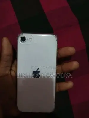 Apple iPhone SE 2 (Used)