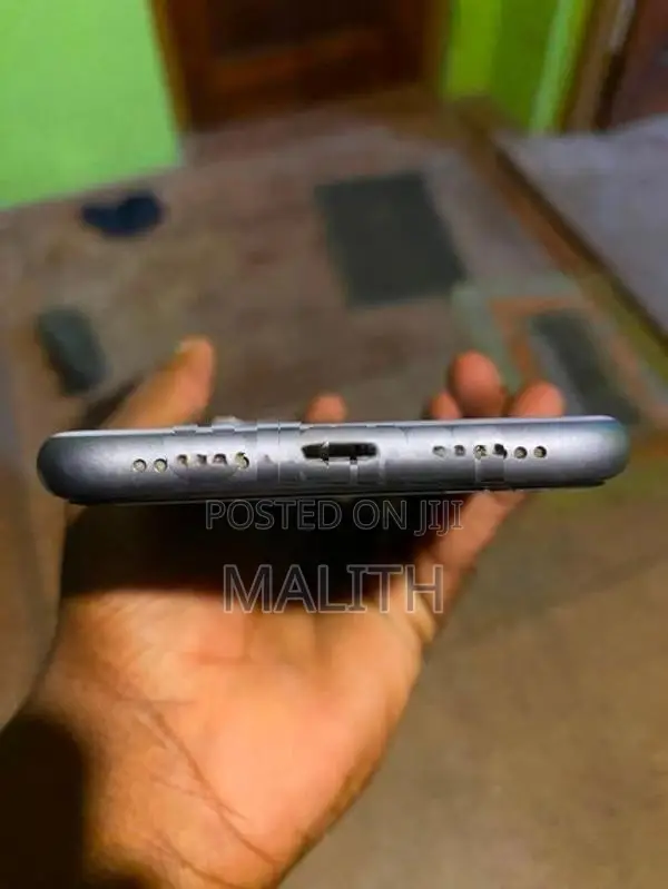 Apple iPhone 11 (Used)