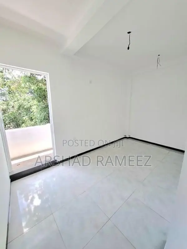 Road Facing 2 Seperate Units House For Sale Wellampitiya