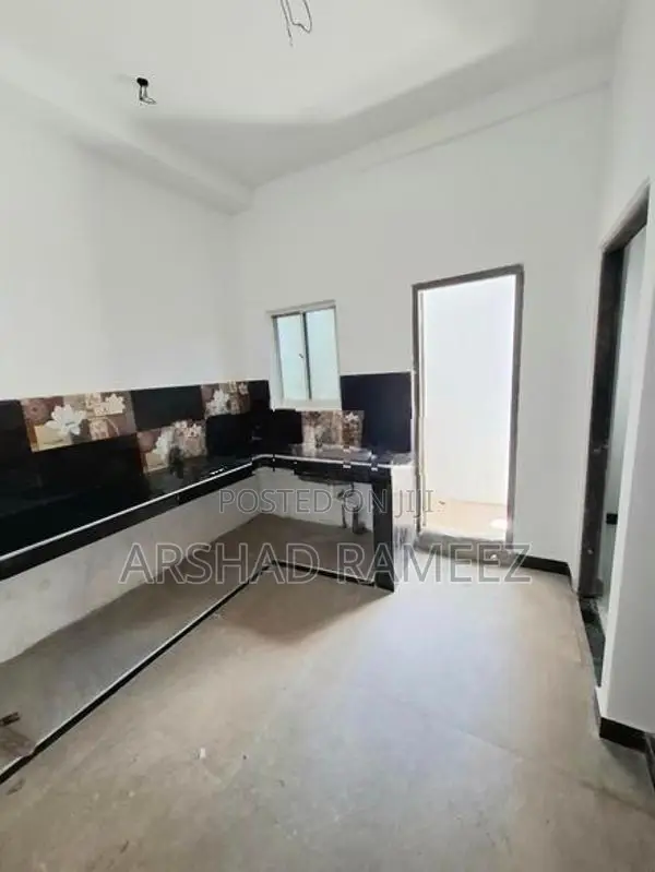 Road Facing 2 Seperate Units House For Sale Wellampitiya