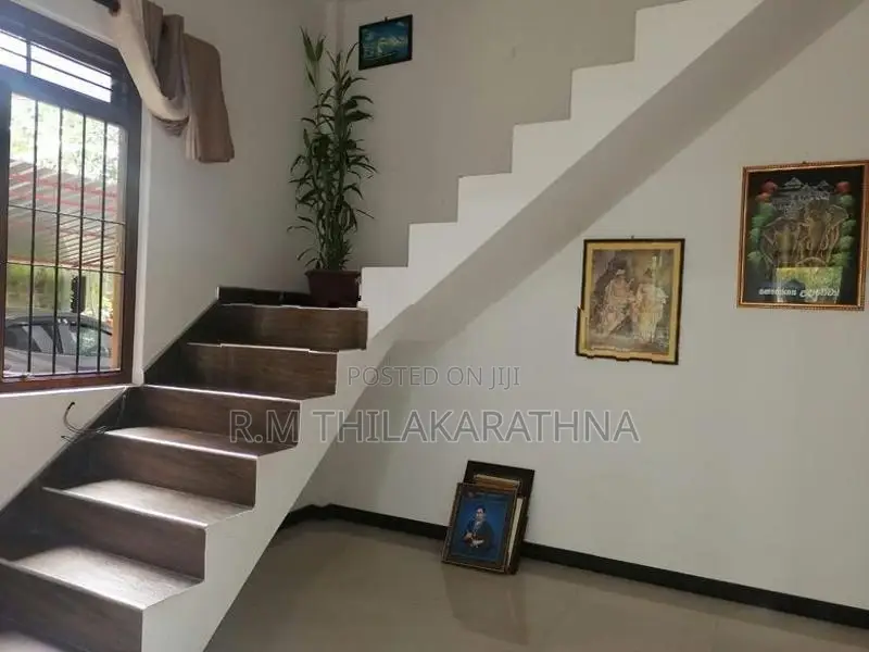 නවීන අංග සම්පූර්ණ දෙමහල් නිවස විකිණීමට - කඩවත