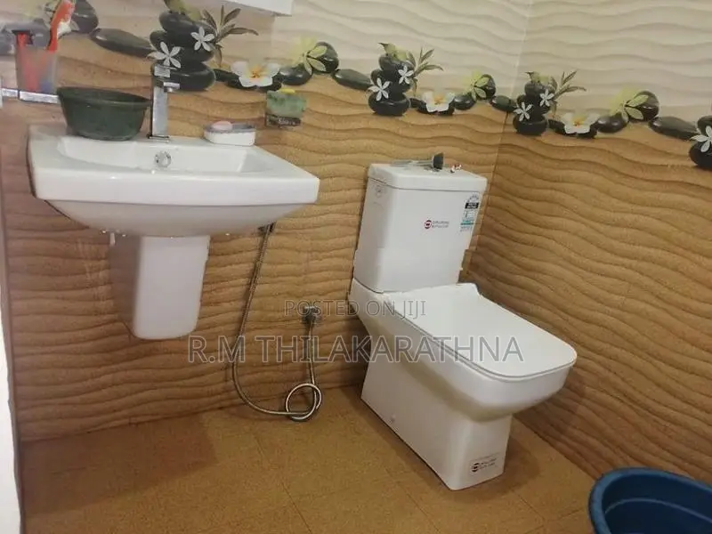 නවීන අංග සම්පූර්ණ දෙමහල් නිවස විකිණීමට - කඩවත