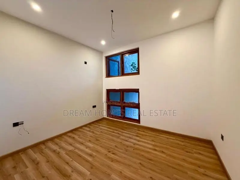 Luxury 4-Bedroom House for Sale – Thalawathugoda