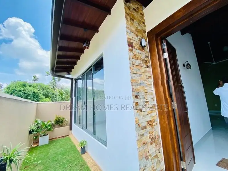 3BR Luxury House on 7.5 Perches – Athurugiriya