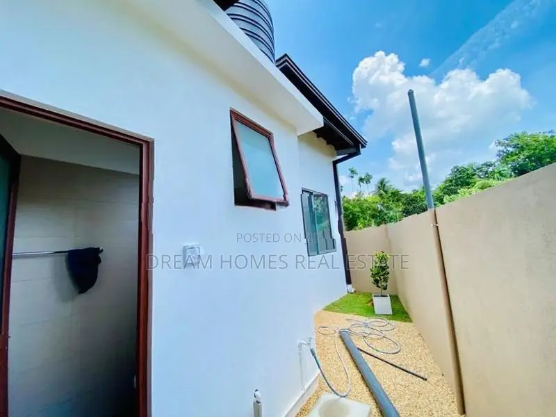 3BR Luxury House on 7.5 Perches – Athurugiriya