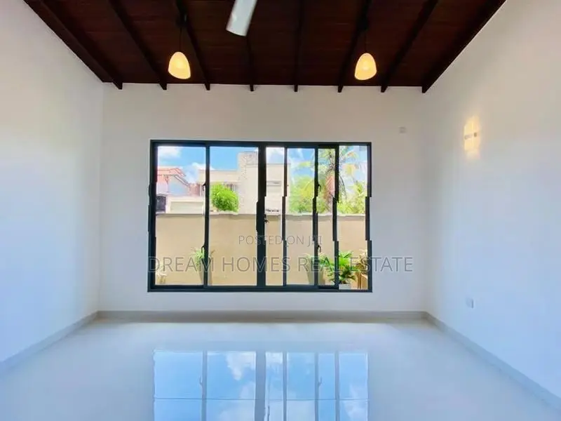 3BR Luxury House on 7.5 Perches – Athurugiriya
