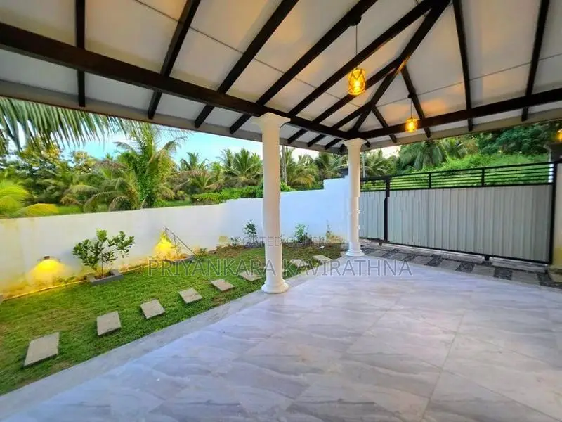 කිරිවත්තුඩුව පිහිටි අලංකාර අලුත්ම නිවස විකිනීමට