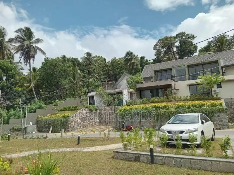 Kandy Victoria Reservoirs luxury Holiday villas