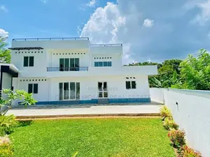9.5 Perches 3-Storey House in Athurugiriya