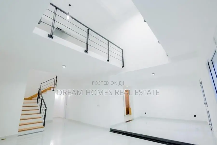 9.5 Perches 3-Storey House in Athurugiriya
