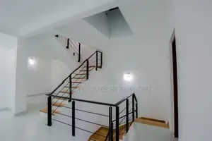 9.5 Perches 3-Storey House in Athurugiriya