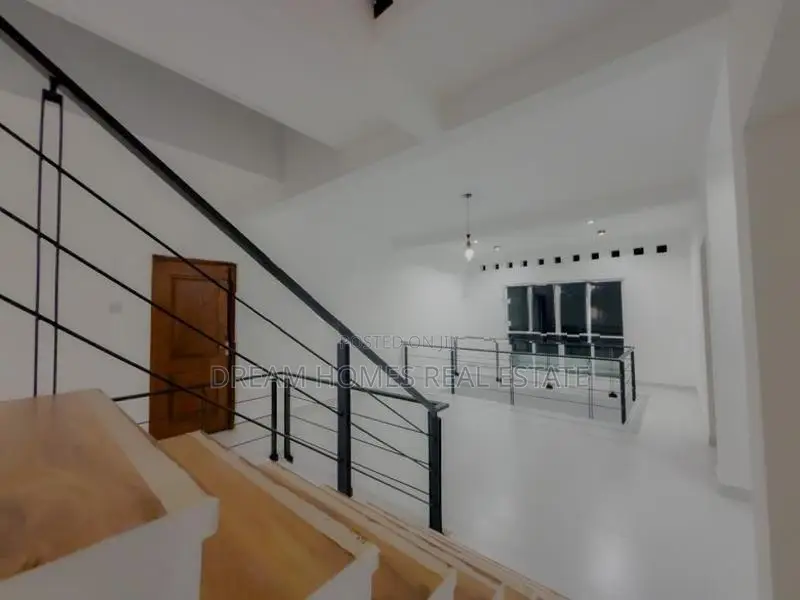 9.5 Perches 3-Storey House in Athurugiriya