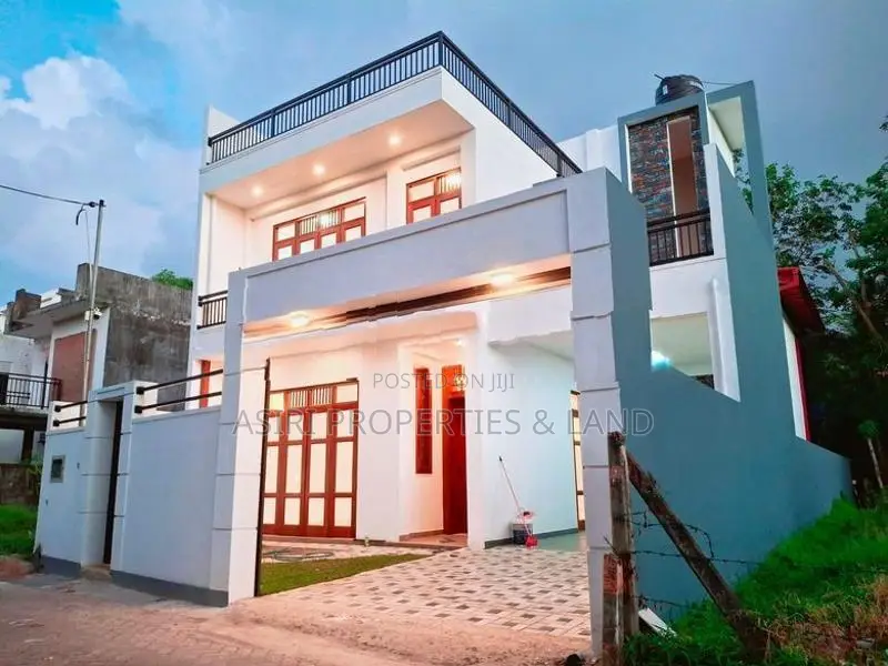 සුඛෝපභෝගී දෙමහල් නිවස විකිණීමට PILIYANDALA MADAPATHA RD