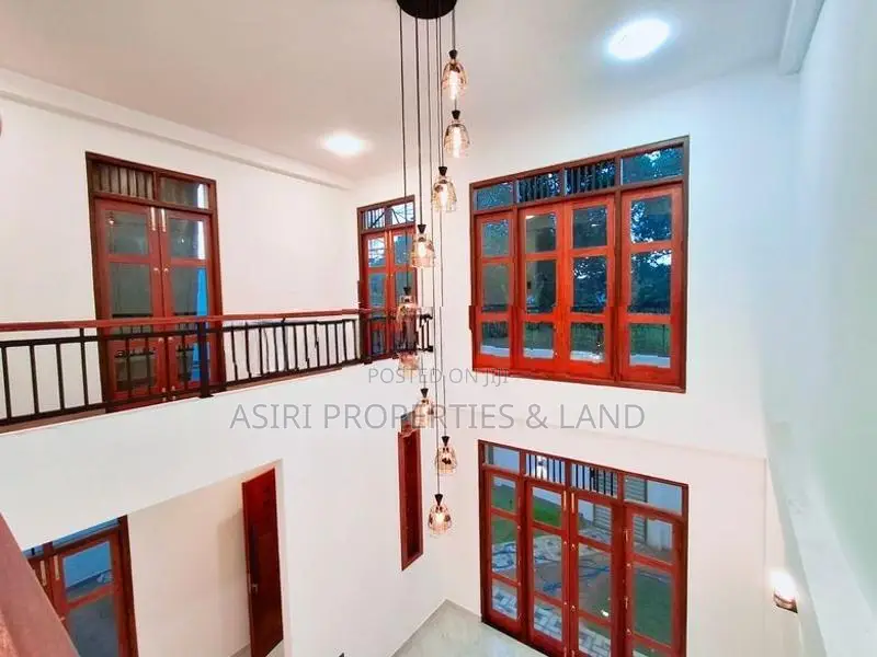සුඛෝපභෝගී දෙමහල් නිවස විකිණීමට PILIYANDALA MADAPATHA RD