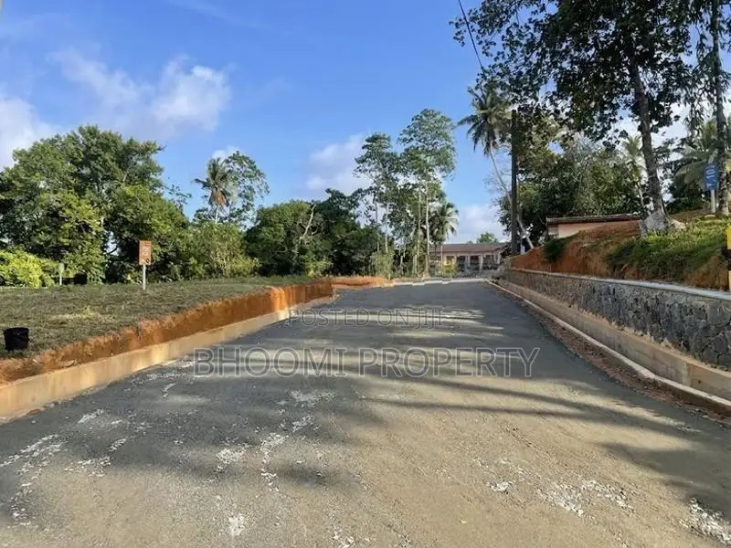 කරාපිටිය නගරයෙන් Land for Sale