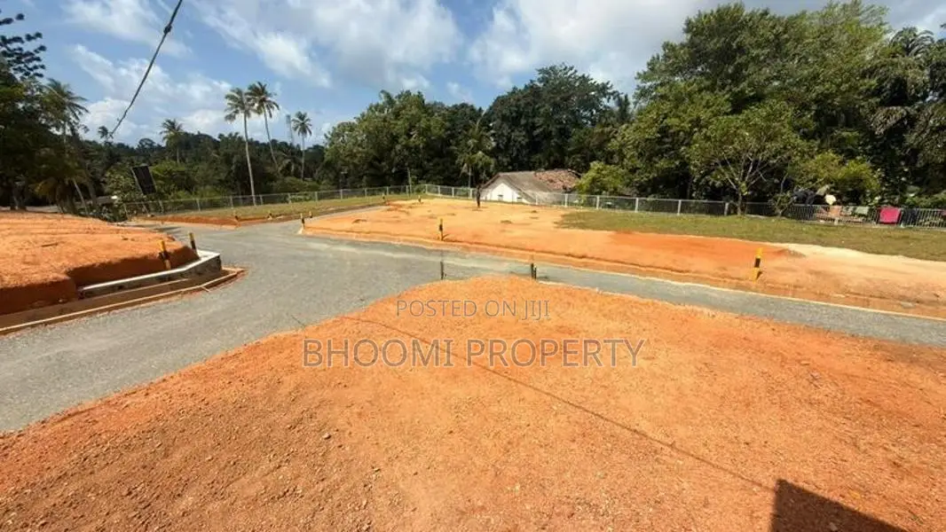 කරාපිටිය නගරයෙන් Land for Sale