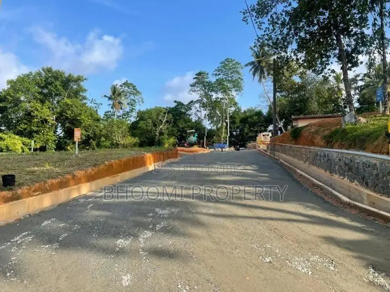 කරාපිටිය නගරයෙන් Land for Sale
