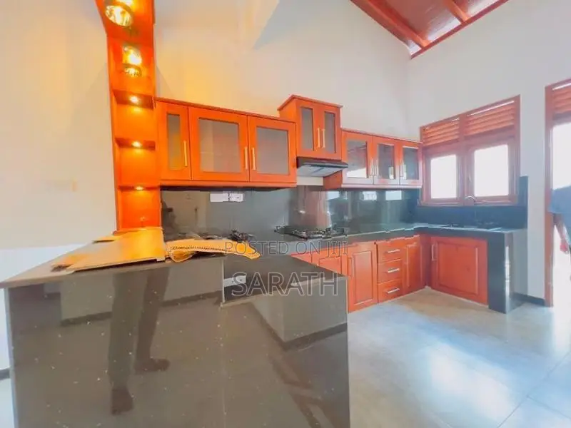 Well Build Super House Sale Athurugiriya