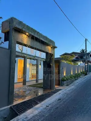 Attractive House in A Highly Desirable Area Athurugiriya