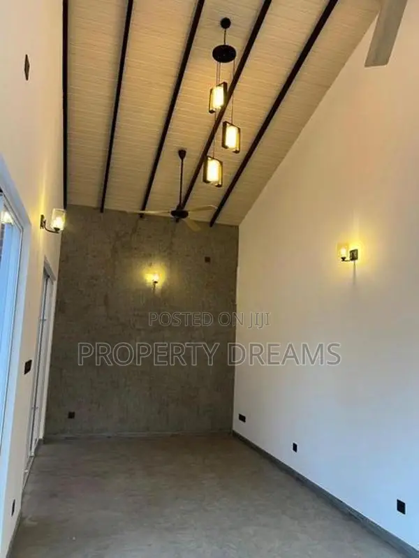 Attractive House in A Highly Desirable Area Athurugiriya